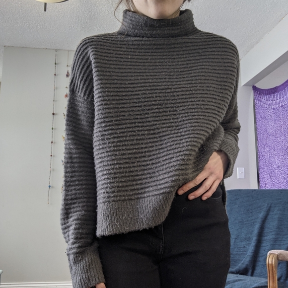 🍋 2 for $30 Grey mock neck sweater - Picture 1 of 3
